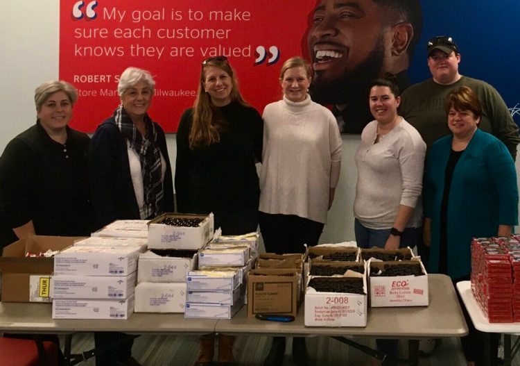 From left are U.S. Cellular associate Nicole Caprara, Carol Caprara, Amelia Day, Operation: Veteran Smiles founder Kelly Day, U.S. Cellular associate Megan Knowles, Lori Schmitz, and U.S. Cellular associate Kyle Schmitz.
 