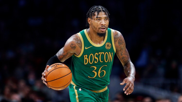 Marcus Smart suffered an oblique injury in the Celtics' win over the Knicks on Sunday. He is also suffering from other injuries and may be forced to miss some time. 