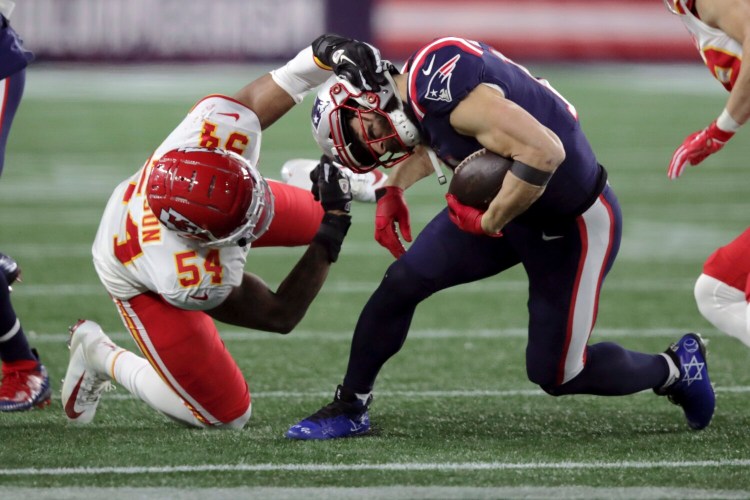 Julian Edelman’s ailments this season include a rib injury, a bad shoulder, and now a knee injury, but he hasn’t missed a game.