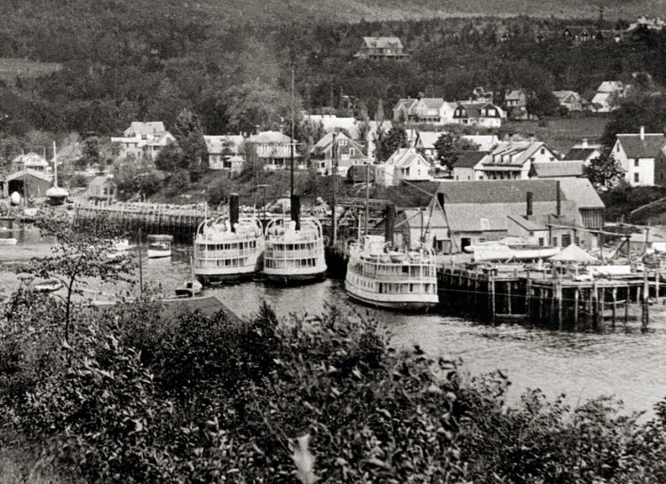 The steamers Southport, Westport, and Minehola (Mineola) picking up passengers in Camden in 1913.